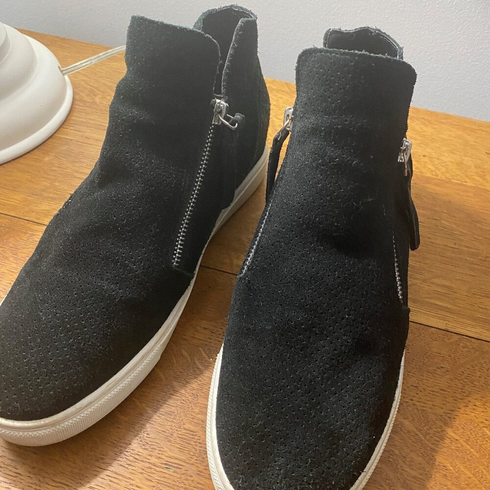 Women's casual suede bootie
